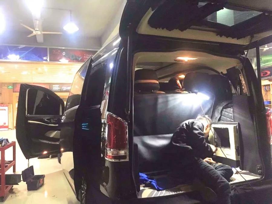 一台ETON MINI300.2功放就搞定?-看必威BETWAY官网佛山店这辆奔驰商务如何操作